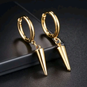 Guldörhängen med konformad hängande detalj - Rostfritt stål, snygga taggörhängen  helt nya ❌️TRYCK INTE PÅ KÖP❌️ skriv innan