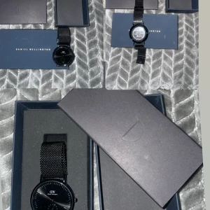 Daniel Wellington klocka herr - Du kan förminska/förstora, utmärkt skick, köpte den för 2000kr, pris kan diskuteras 