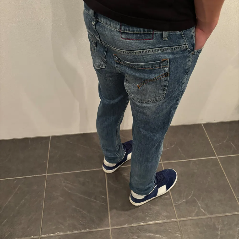 Dondup Jeans George! Trendigaste jeansen på marknaden.  Skick= 9,5/10  Ny pris= 4000 kr Säljs för= 699 kr. Jeans & Byxor.