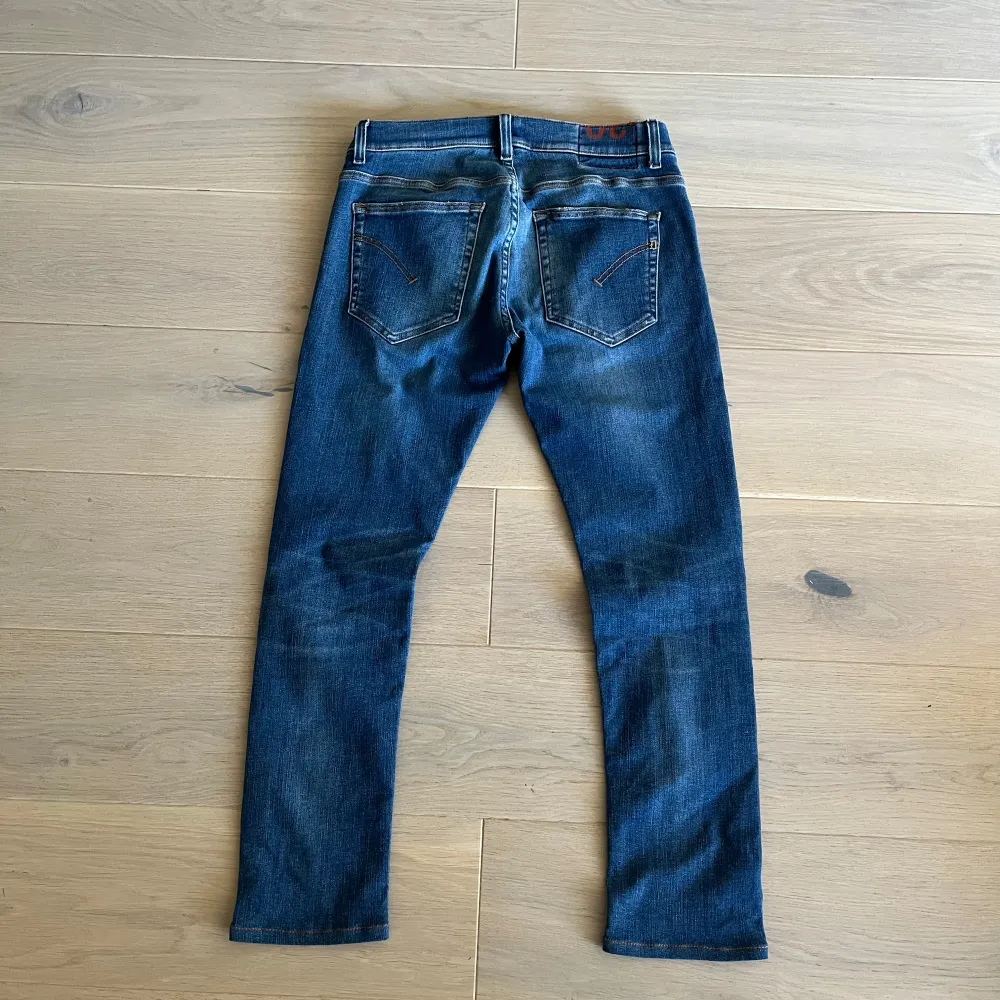 | Dondup jeans i modellen ritchie | Som nya | Storlek 30 | Passar dig mellan ca 168-176 cm | Modellen på bilden är 176cm | Tveka inte på att skriva om du har frågor eller funderingar💫. Jeans & Byxor.