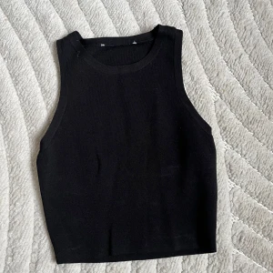 Zara linne - Jättefint svart linne från Zara! 🤍