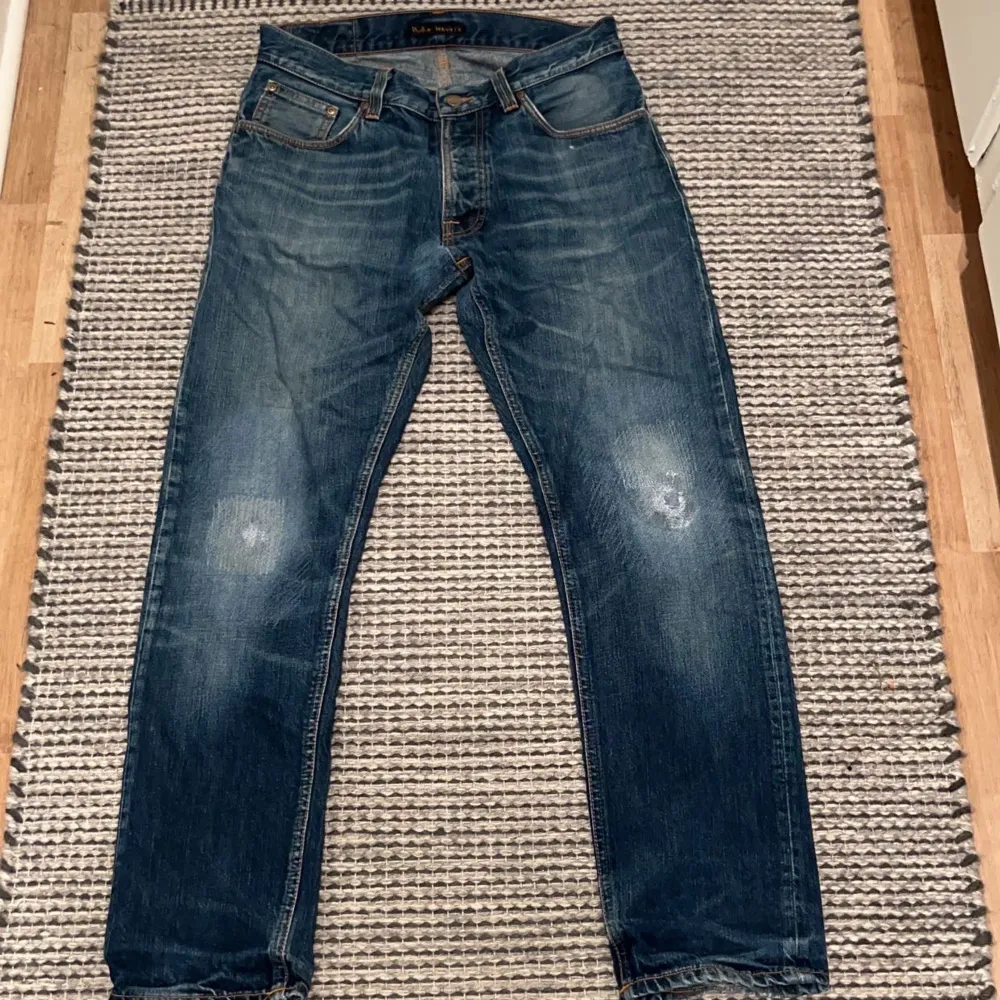 Säljer mina nudie jeans i storlek w30 l32. Den har inga defekter, den är sparsamt använda. Skriv ifall ni har några frågor så är det bara att dma. Först till kvarn😊. Jeans & Byxor.