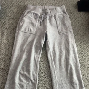 Juicy Couture byxor - Inget slitage. Säljes då de inte kommer till användning. Bud går bra!