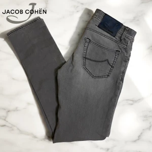Jacob cohën jeans - Riktigt feta Jacob Cohën i riktigt bra skick | nypris 5499 vid snabb affär 1599