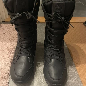 Vinter kängor - Stl 37. Varma och sköna, använd enstaka gång, dock lite slitage fram