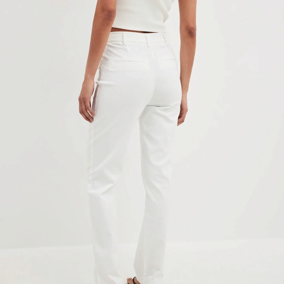 Stilrena vita kostymbyxor till salu! - 90