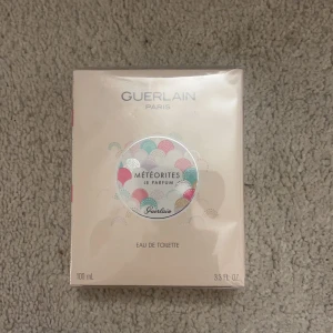 Guerlain Paris parfym - Parfym från Guerlain Paris❤️ Helt oanvänd och fortfarande försluten i plast🌸 100ml-full size. Kontakta mig för fler bilder. 