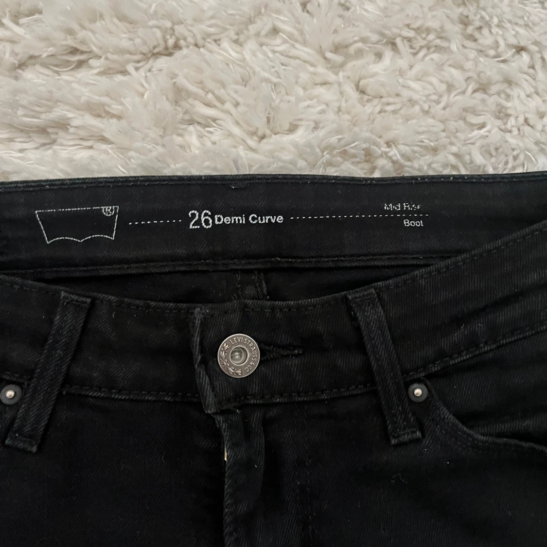 Svarta bootcut jeans från Levi's - 2