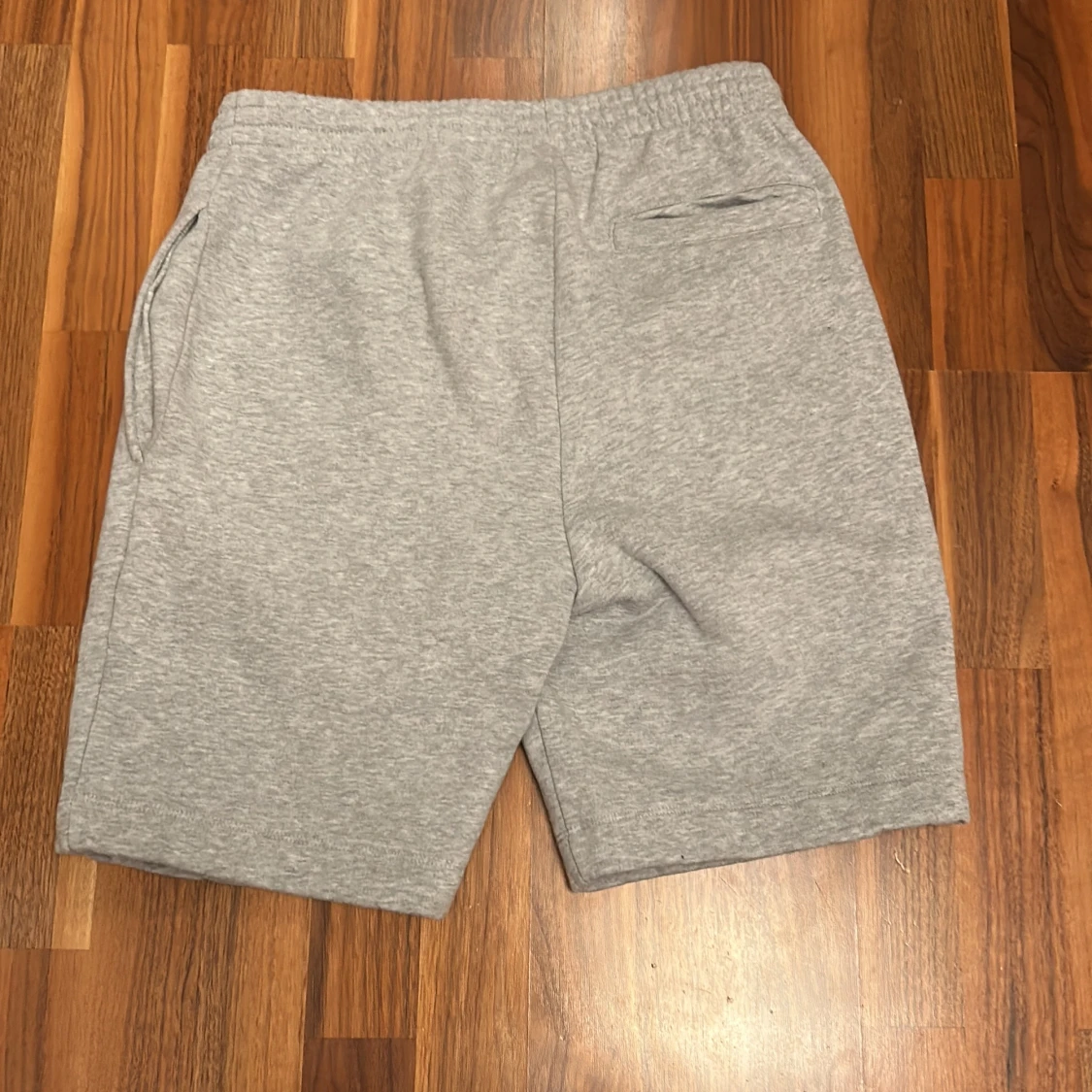 Grå shorts från Lacoste - 1