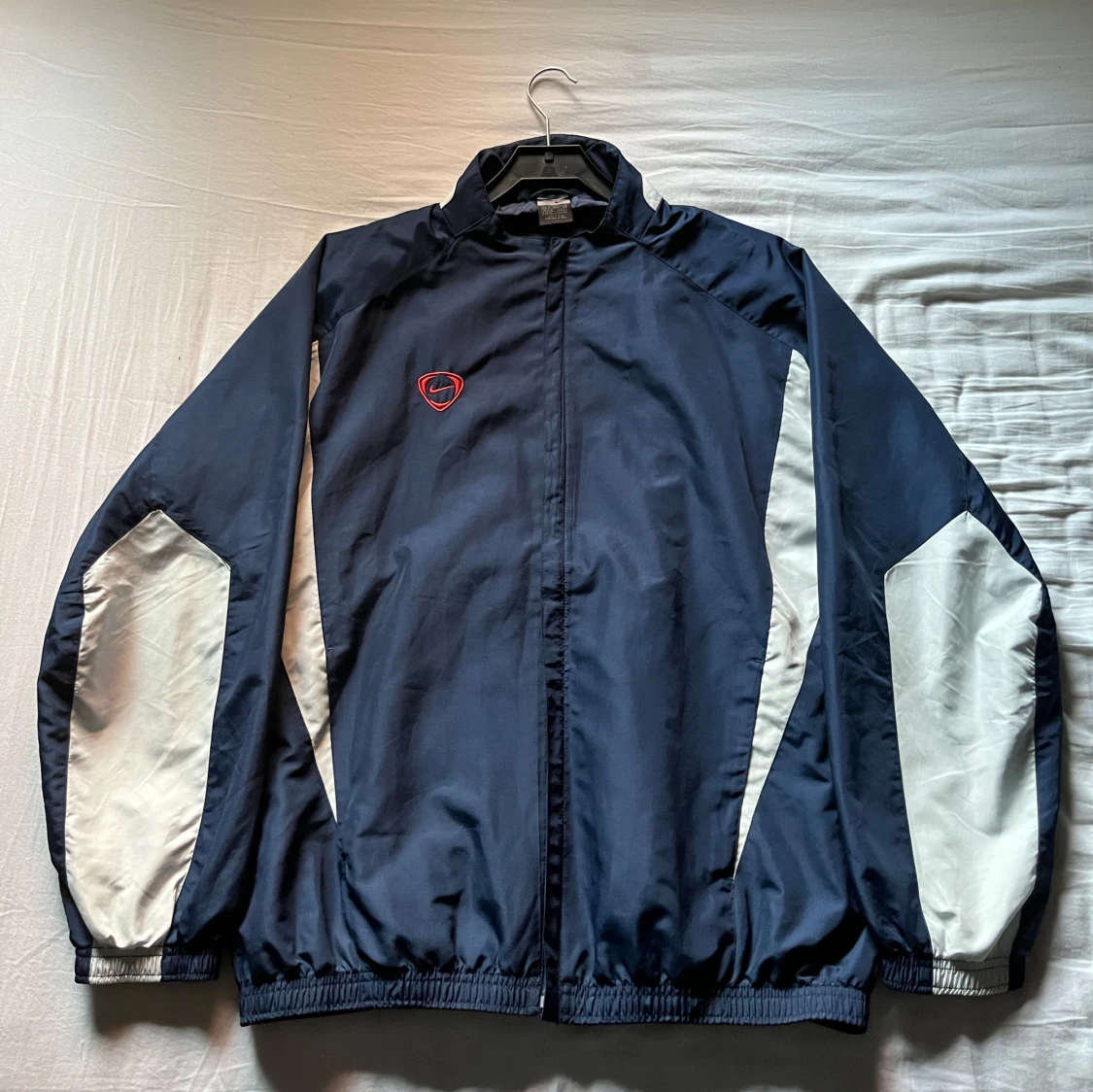 Vintage blå och vit windbreaker från Nike