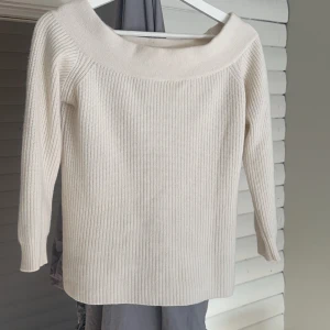 Soft goat tröja - Jätte fin tröja från soft goat i nyskick för den var väldigt liten och satt inte som jag ville🩷 sitter bra på min syster som har xs i tröjor☺️