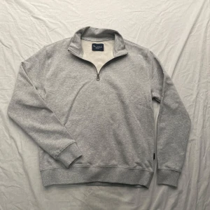 Quarter zip  - Fet tröja i nytt skick (aldrig använd) från bondelid | sitter som M