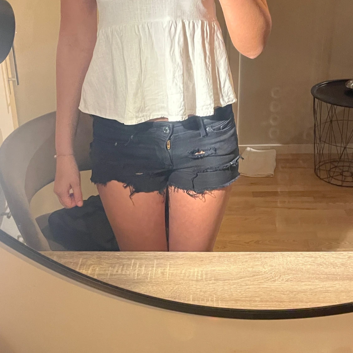 Svarta lågmidjade levis jeansshorts med slitningar