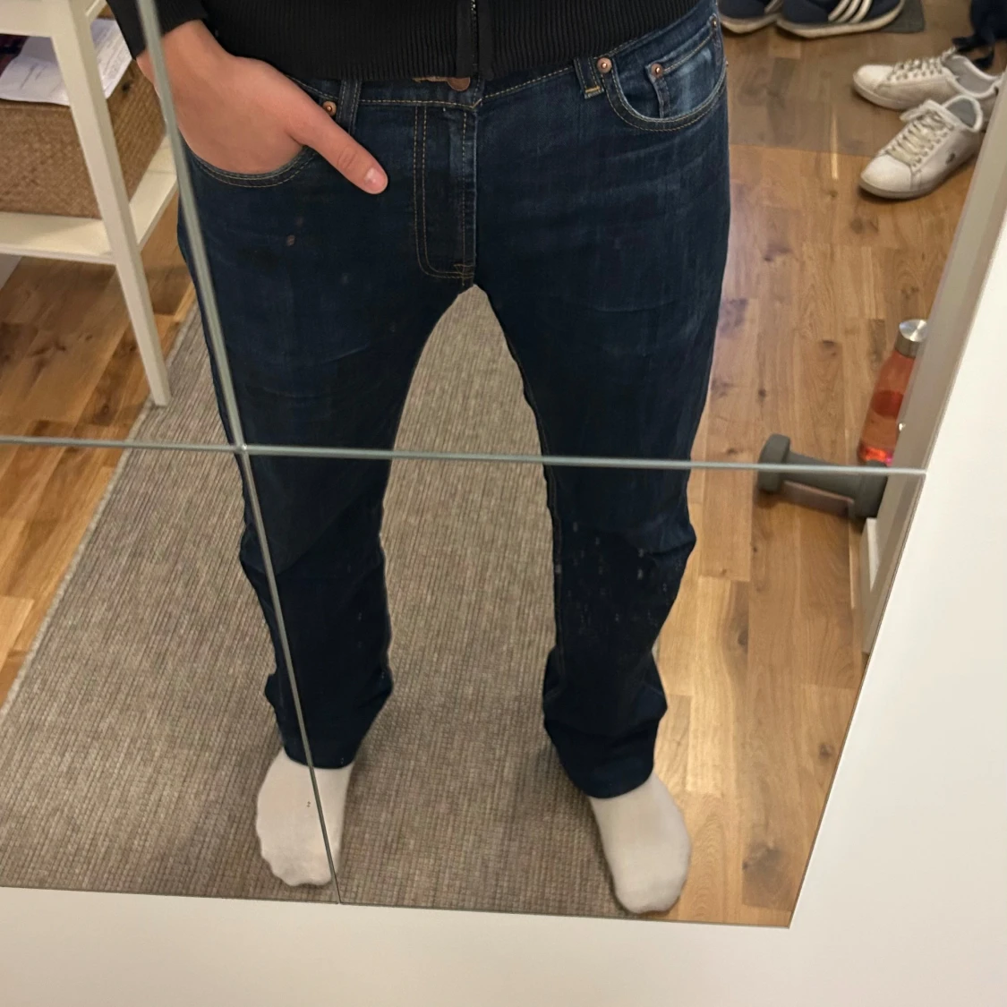 Mörkblå jeansbyxor