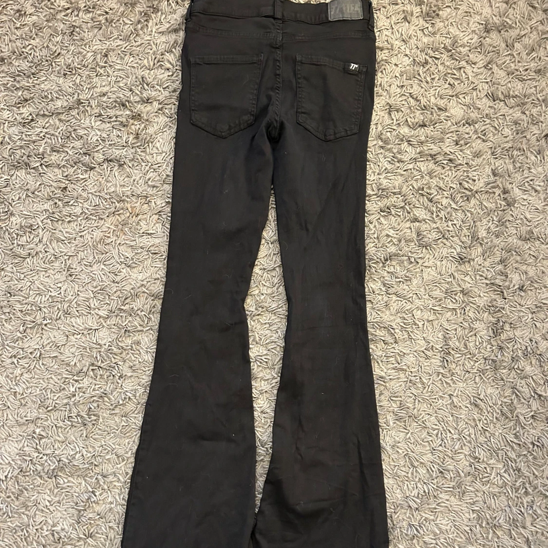 Svarta bootcut byxor från 77thFlea