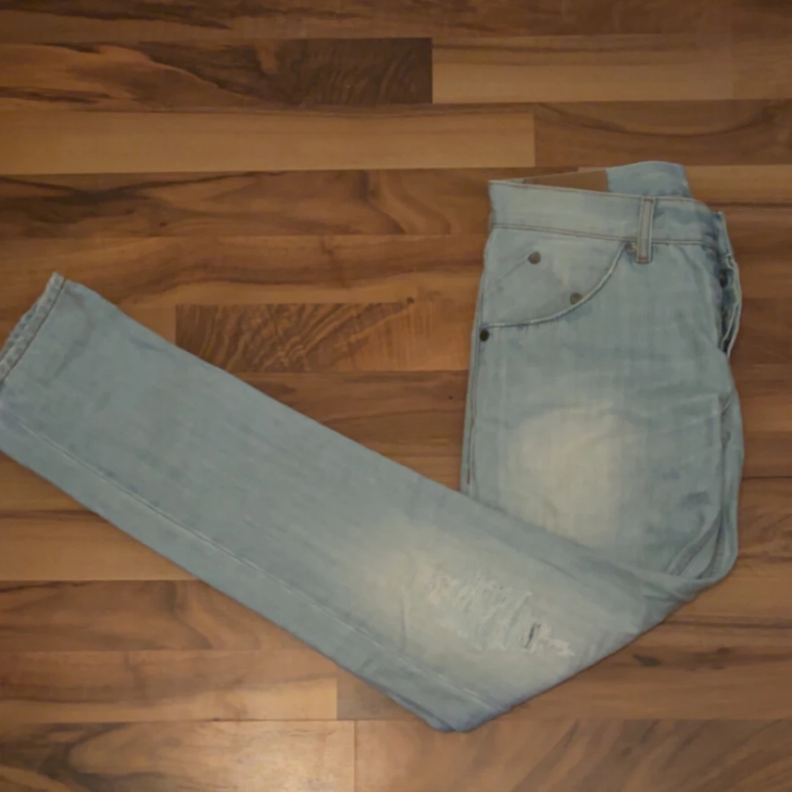 Ljusblå jeans