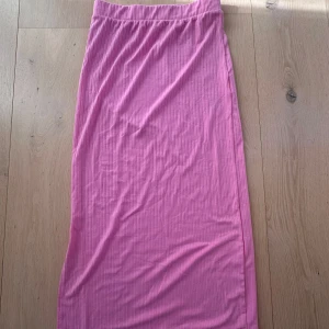 Fin kjol💗 - Fin kjol från vero Moda med en liten slits💗💕🌸💗💓