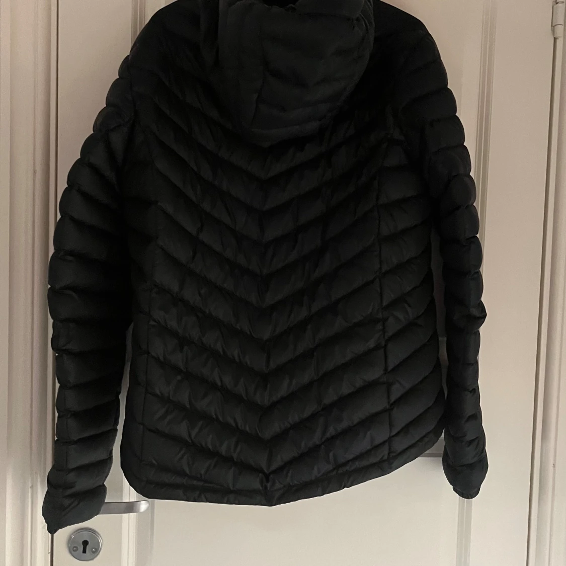 Svart dunjacka från Peak Performance - 2