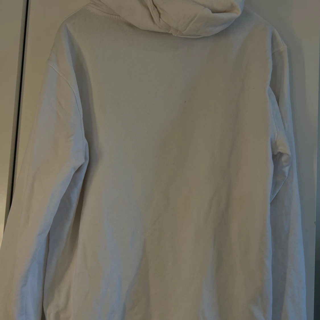 Vit hoodie med  tryck - 1