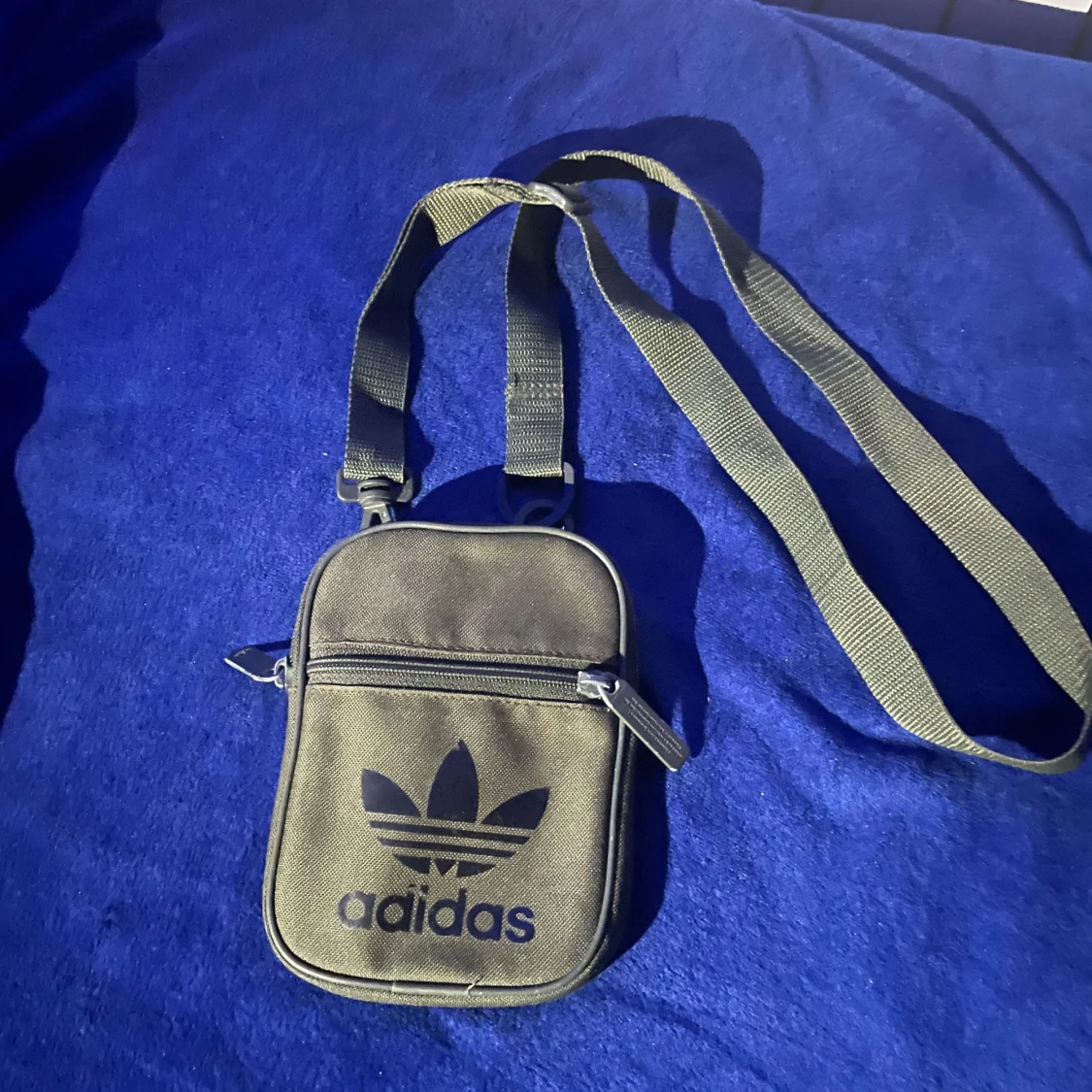Adidas väska