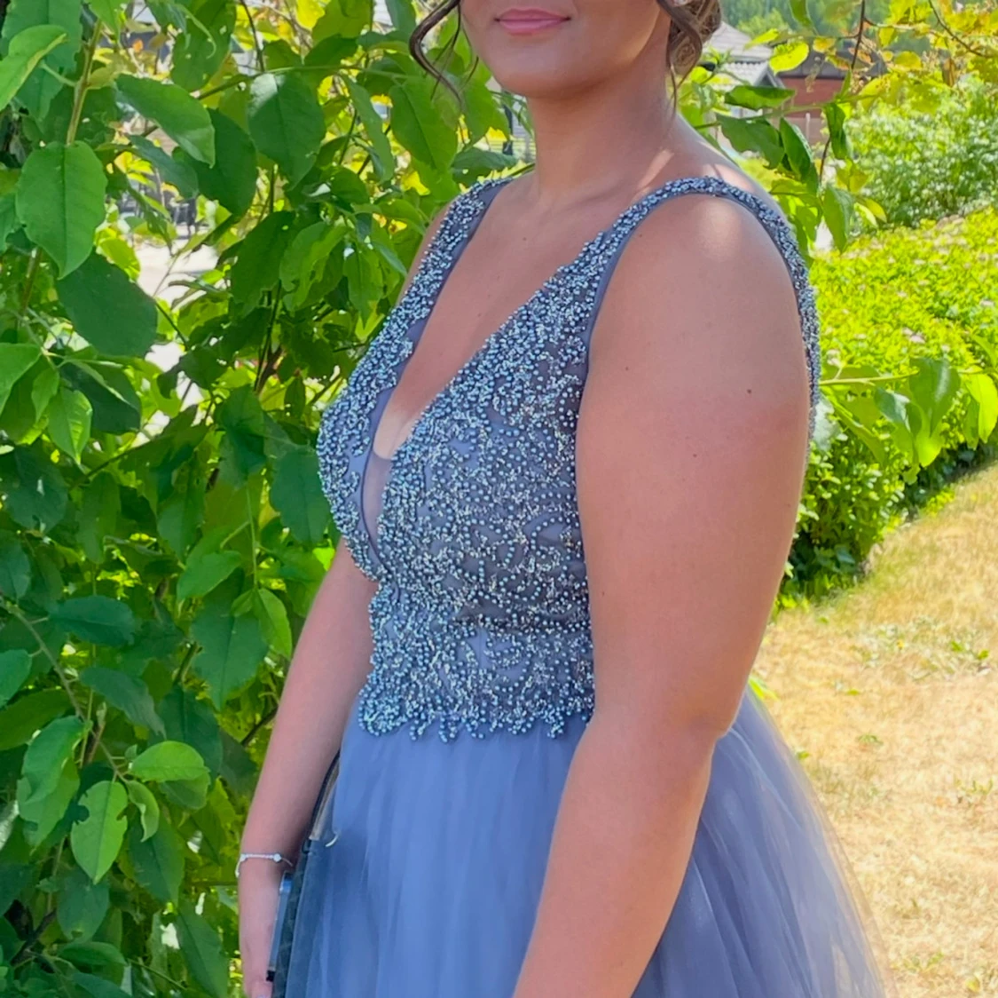 Blå långklänning med pärlor - 1