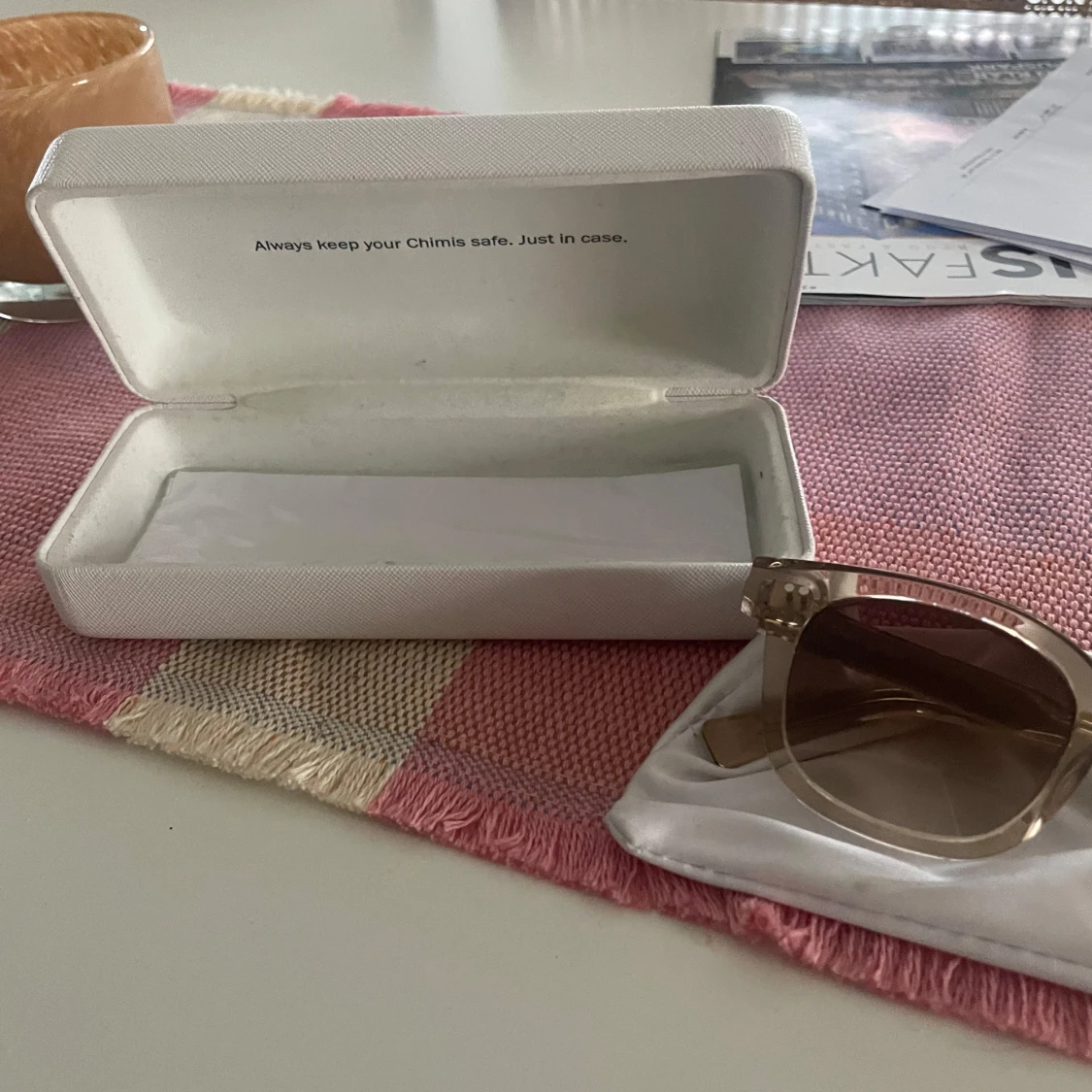 Beige solglasögon från Chimi - 1