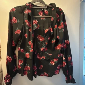 Snygg blus  - Storlek 42 