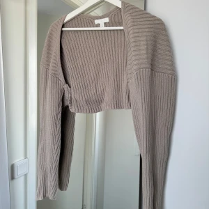 Beige kofta från HM - Beige/brun kofta från HM storlek M💞