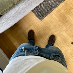 Dondup Jeans - Säljer ett par sköna jeans från italienska Dondup. Waist 33, slim fit. Hör av er vid funderingar. 