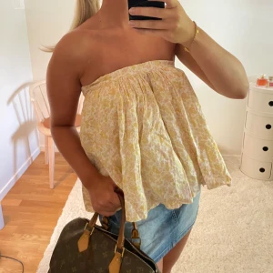 Gullig sommar topp - Så gullig topp!! Går ej att få tag i längre, inspirerad av Disney prinsessan Belle ❣️ 