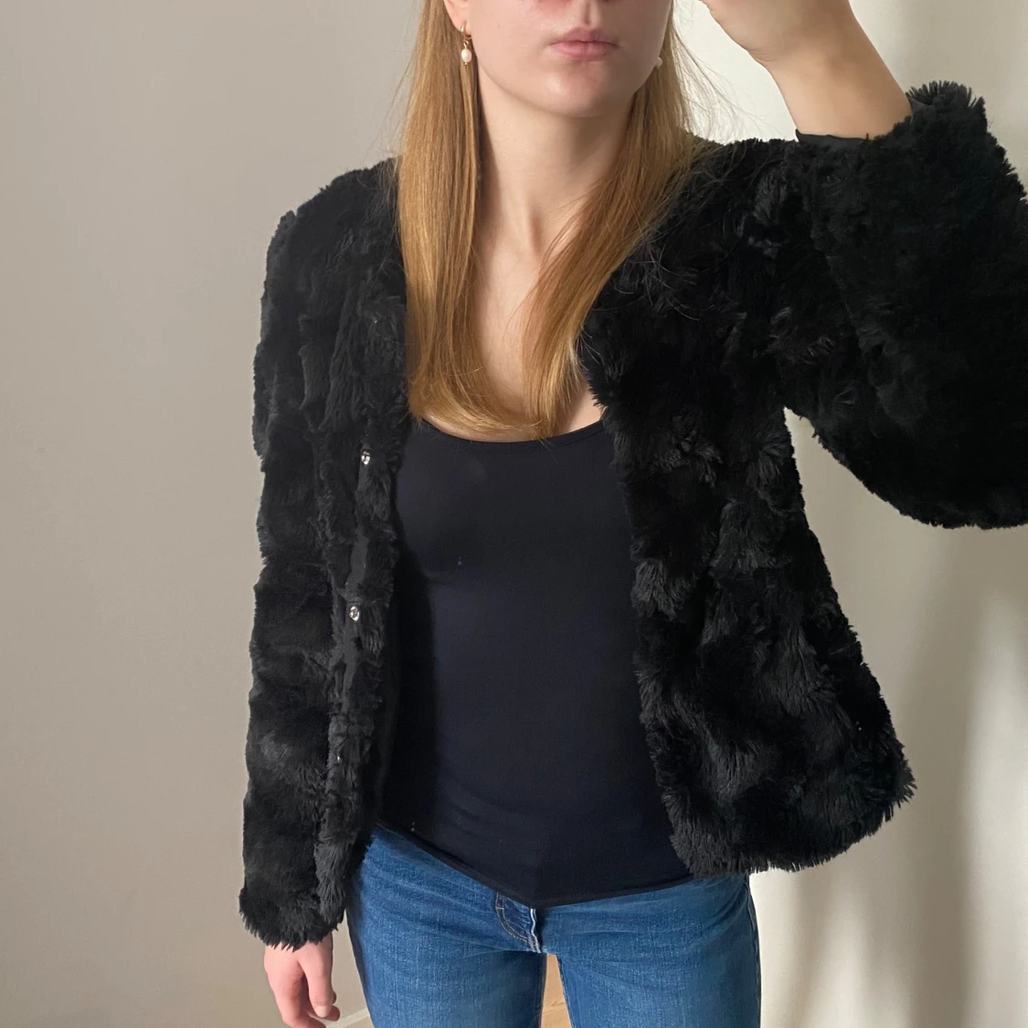 SVART FLUFFIG JACKA🖤 - 1