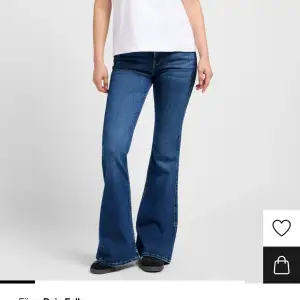 Säljer ett par Lee jeans i strl 26/34. Helt oanvända, dvs mycket bra skick. Köpta för 1095, säljer för 800, lägre pris kan diskuteras