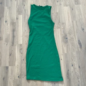 Tajt klänning  - använd fåtal gånger och är jätte fin i skicket. Passar till sommar och utklädnad som halloween mm🎀