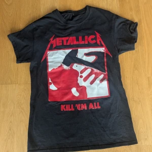 Metallica tröja - Den är från vinted men var ingen lap på men skulle säga den storlek s det ganska bra skick 