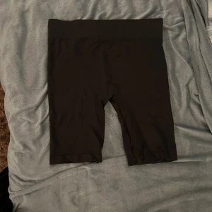 Cyckelbyxor  - Svarta cyckelbyxor. använd fåtal gånger 