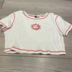 Ny tröja - Aldrig använd/provad. Finns i Stockholm 🌸