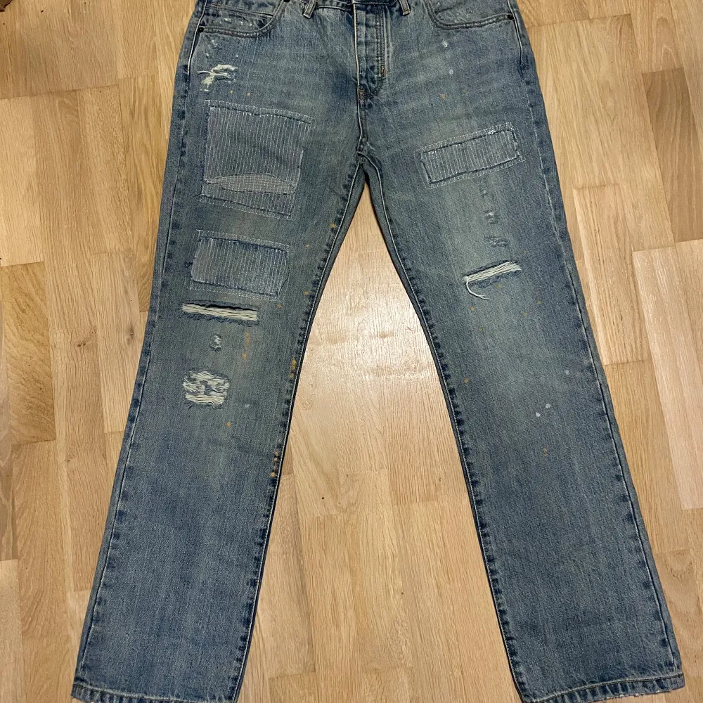 Snygga jeans med distressed detaljer Boyfriend fit. Jeans & Byxor.