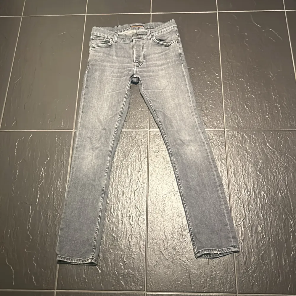 Nudie jeans Gril Trim grå Storlek 30/32 Mycket bra skick . Jeans & Byxor.