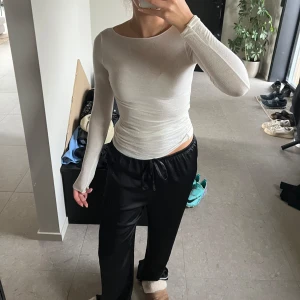 Intimissimi tröja - Super fin tröja i kashmir från Intimissimi. Endast använd 2 gånger. Perfekt nu till hösten