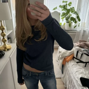 Stickad tröja  - Säljer denna superfina stickade tröjan i fint skick förutom att den är lite lite nopprig men inget man tänker på! Skriv om ni undrar något 