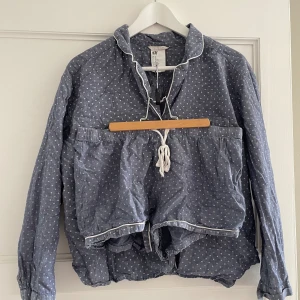 Pyjamas prickig  - Mycket bra skick Shorts och skjorta M