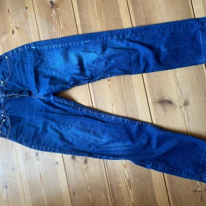 Jeans - Jeans köpta på humana i Stockholm. Har alldeles för många jeans säljer därför detta par. Super fin tvätt. Skriv om du har frågor💗