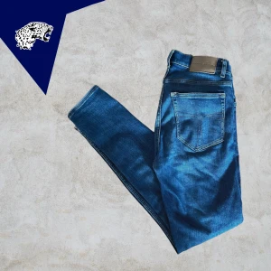 TIGER OF SWEDEN JEANS - Tiger of Sweden Slim fit jeans  | Skick: 8,5/10 | Strl Passar W30 L32 | Modellen är 180 cm | Vårt pris 449kr | Hör av dig om du undrar någonting!