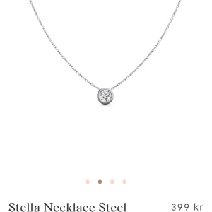 Edblad halsband - Säljer detta superfina halsbandet från Edblad i rostfritt stål! Nypriset är 399kr. Fint skick, inga defekter. Dustbag medföljer! Kontakta mig för fler bilder eller vid intresse! Pris kan diskuteras❣️