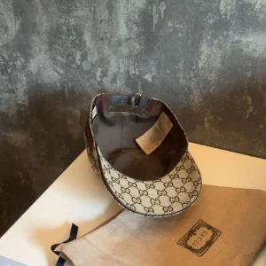 GUCCI KEPS - OG gucci keps beige strl M      Pris     Hör av er! 