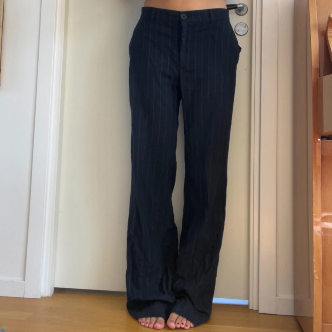 Randiga blåa kostymbyxor 