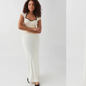 Vit kjol - Superfin vit kjol från Gina, helt oanvänd. Strl S