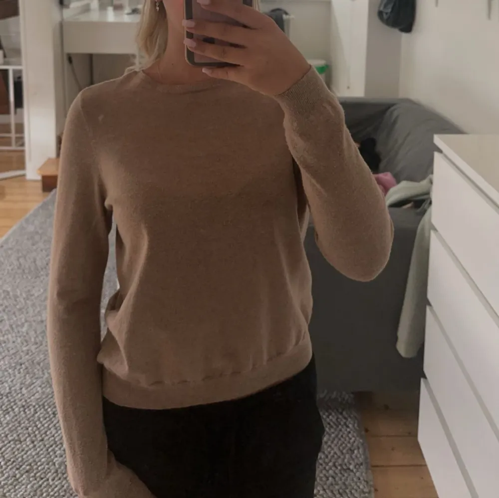 Brun/beige stickad tröja från Vero Moda i storlek 36 . Tröjor & Koftor.