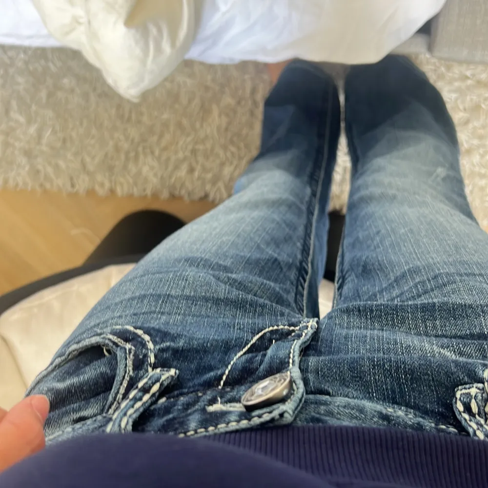 Snygga miss me jeans som är vintage 26/30 ❤️❤️ dom va för stora på mig❤️. Jeans & Byxor.