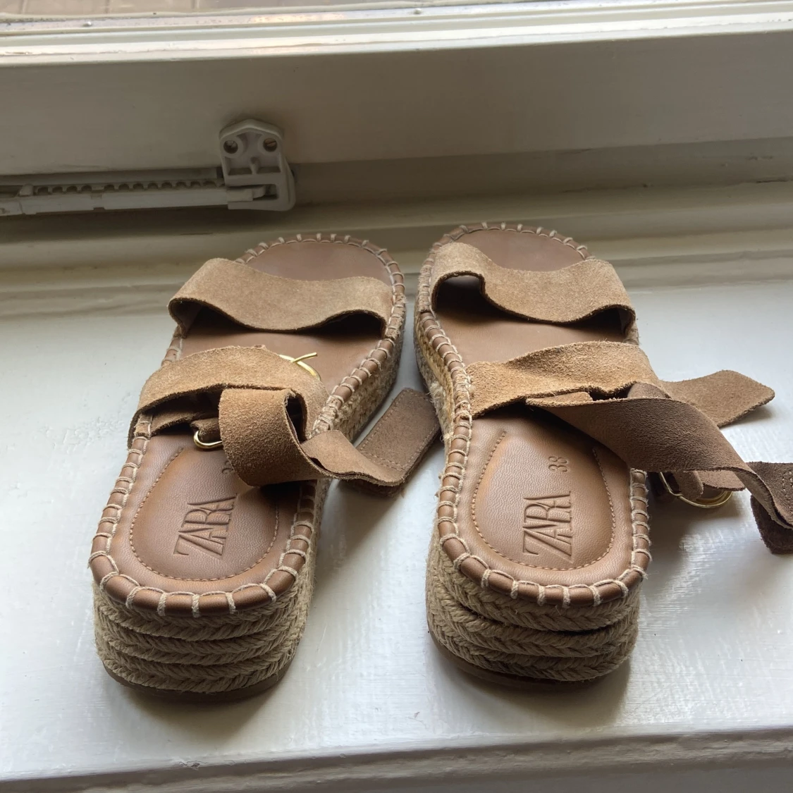 Beige sandaler från Zara - 90